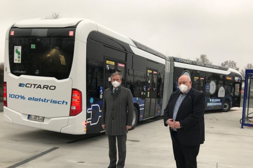 © PaderSprinter GmbH - Stellen den neuen Elektrobus des PaderSprinter vor: v. l. Michael Dreier, Bürgermeister der Stadt Paderborn und Peter Bronnenberg, Geschäftsführer PaderSprinter.