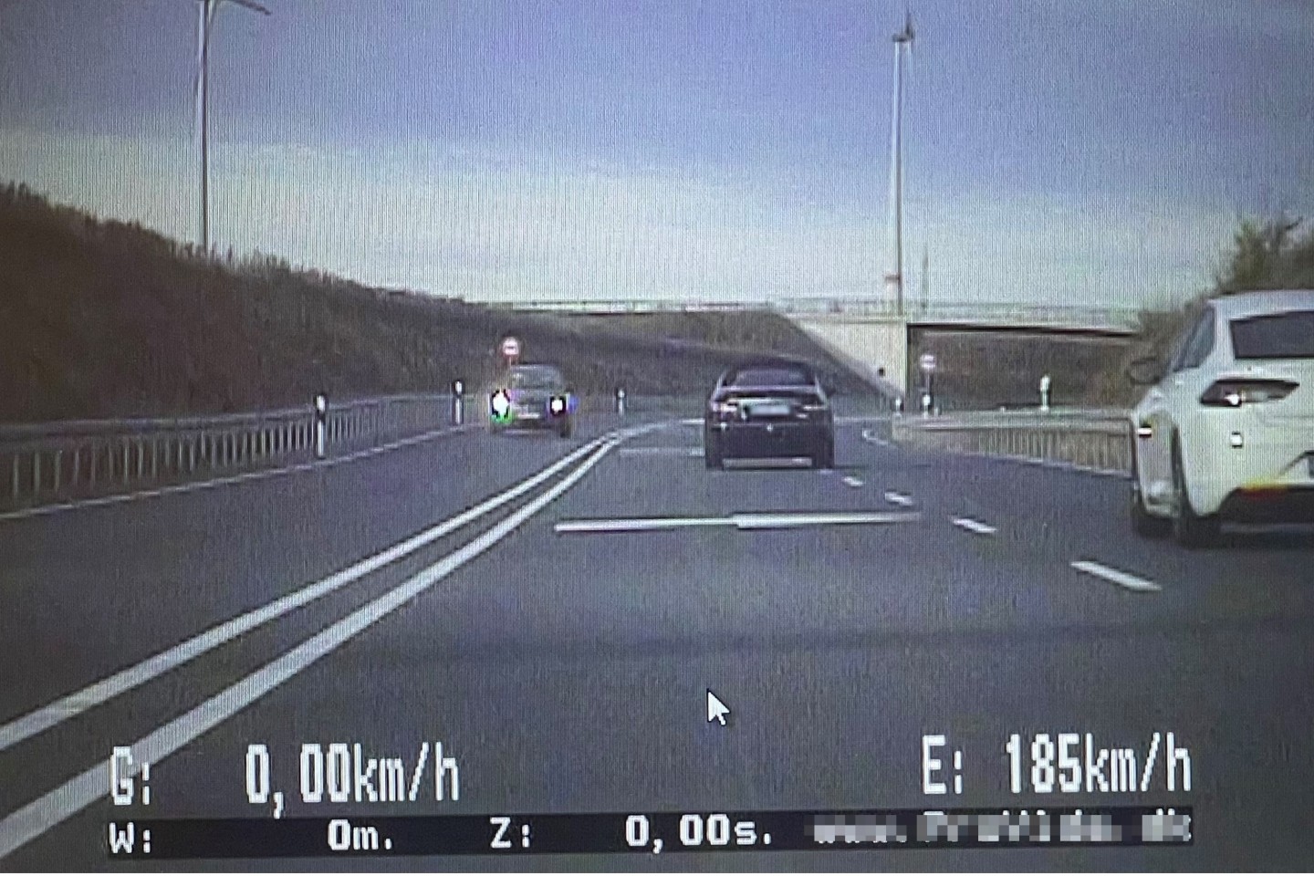 POL-PB: #PassAuf! Polizei mit Video-Motorrad im Einsatz Screenshot: Ein Raser auf der B480 im Polizeivideo Kreis Paderborn (ots)