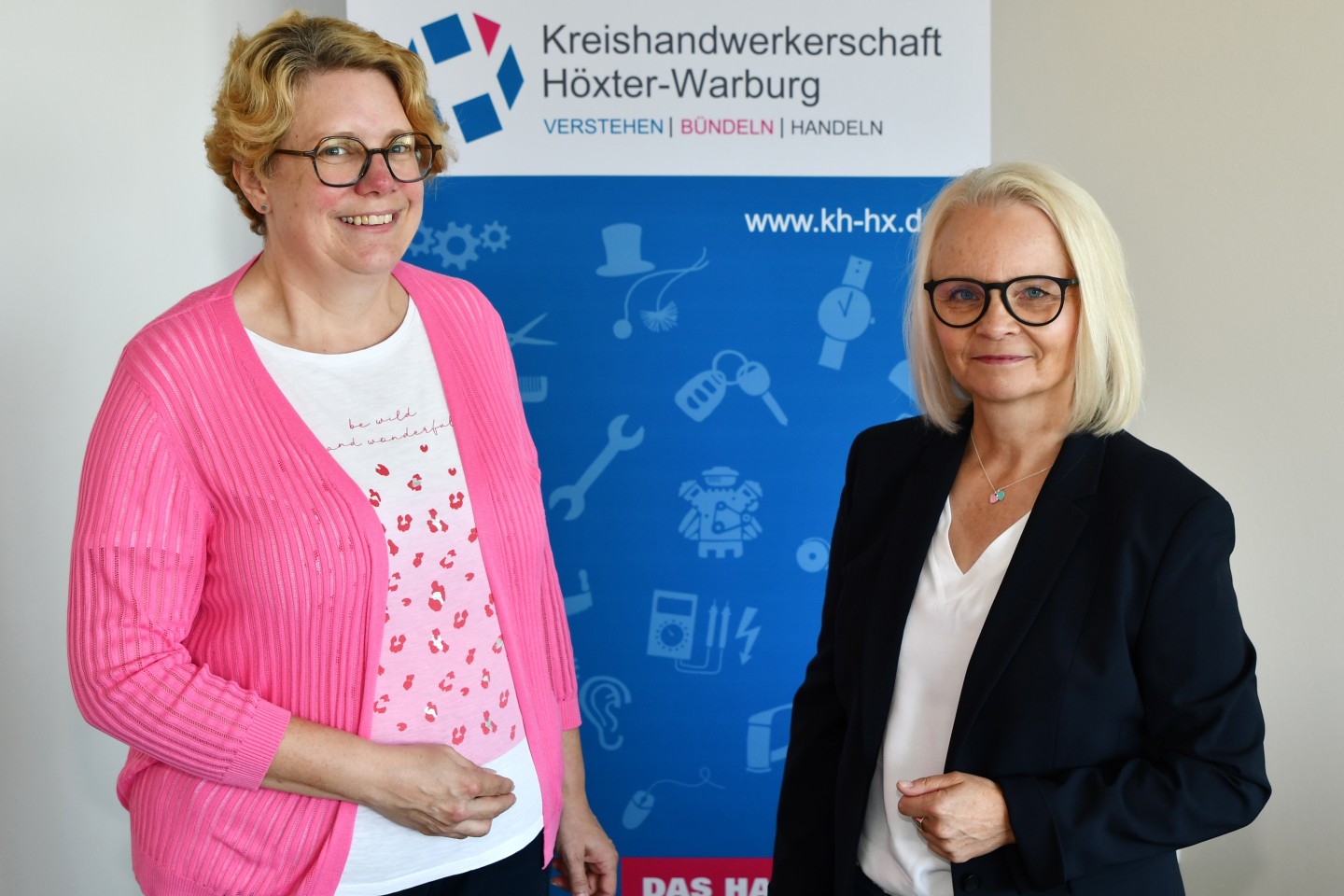 Bildunterzeile 2024-08-28 Ausbildungsabteilung.jpg: Gute Teamarbeit steht bei ihnen hoch im Kurs: Heike Sasse (links) und Elisabeth Hartmann engagieren sich gemeinsam in der Ausbildungsabteilung der K