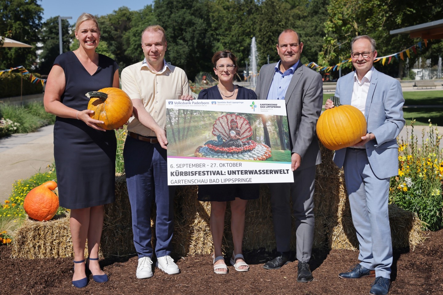 Vorfreude aufs Kürbisfestival in der Gartenschau: Iris Brockmeier vom Vorstand der Spadaka Bad Lippspringe, Bürgermeister Ulrich Lange, Gartenschau-Geschäftsführerin Rehana Rühmann, Thorsten Wolff, st