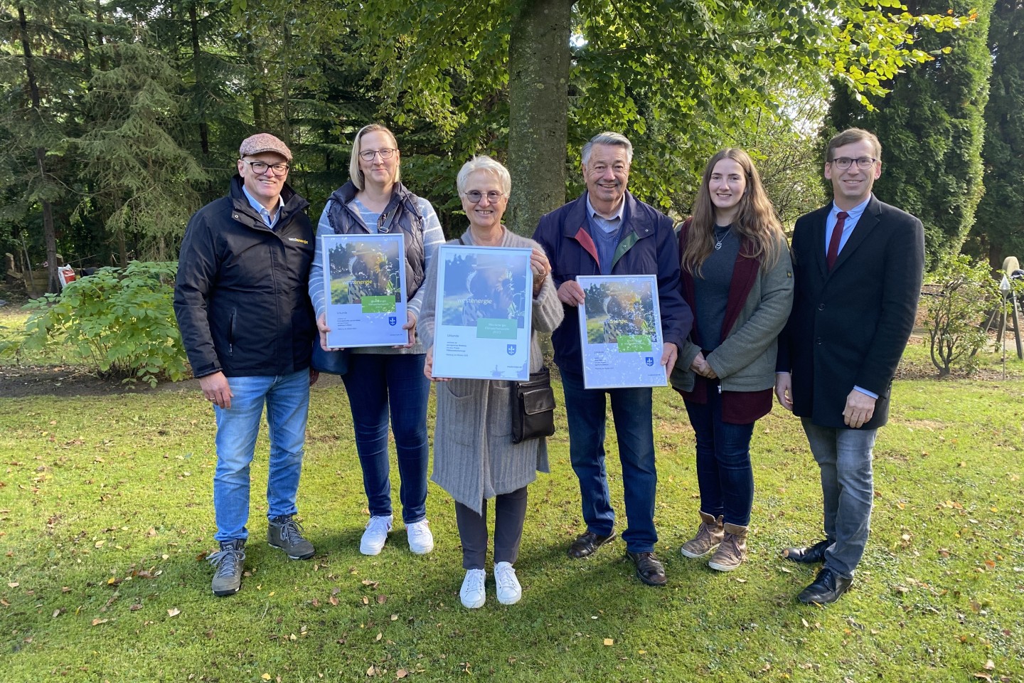 Foto: Thorsten Hildebrandt, Westenergie-Kommunalmanager, Carolin Isermann, Aktion Apfeltage Welda, Edeltraud Gierling-Mayer, Sozialdienst katholischer Frauen Warburg, Josef Wittkopp, Stefanie Hüser, K