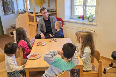 PM Hansestadt Warburg: 70. Weltkindertag: Warburgs Kitas feiern die Kinderrechte