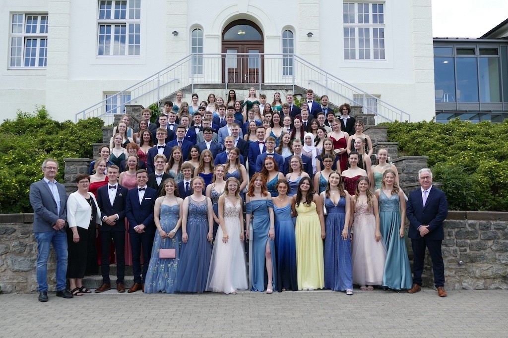 Bilduntertitel: Abitur: Die Abiturientinnen und Abiturienten 2023 am Gymnasium St. Xaver.