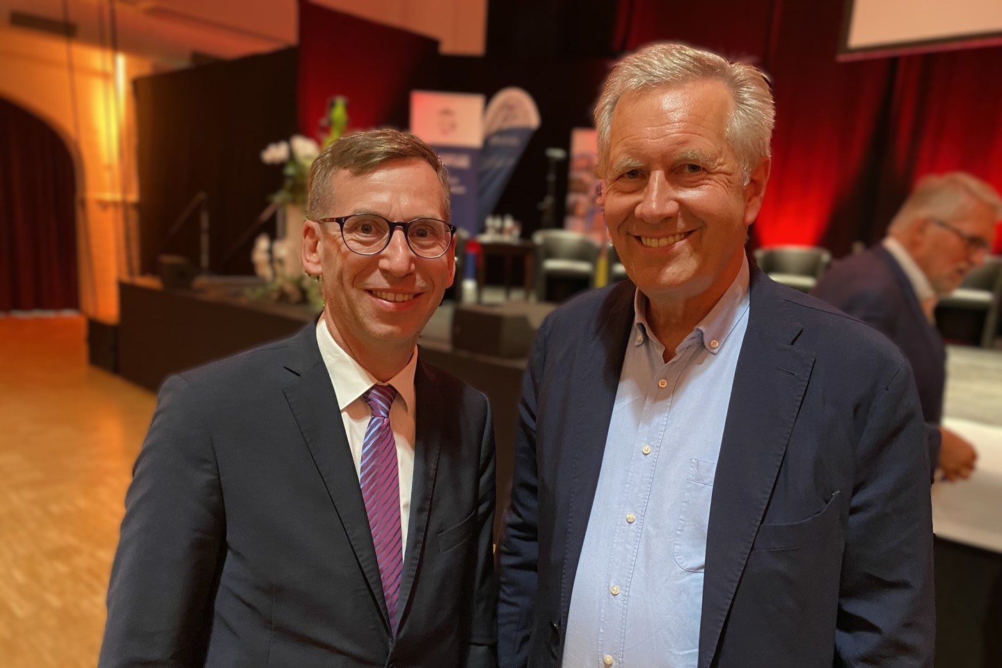 Bildunterzeile: Bürgermeister Tobias Scherf gemeinsam mit Bundespräsident a.D. Christian Wulff anlässlich einer Veranstaltung in Hamm zu 375 Jahren westfälischer Friede.