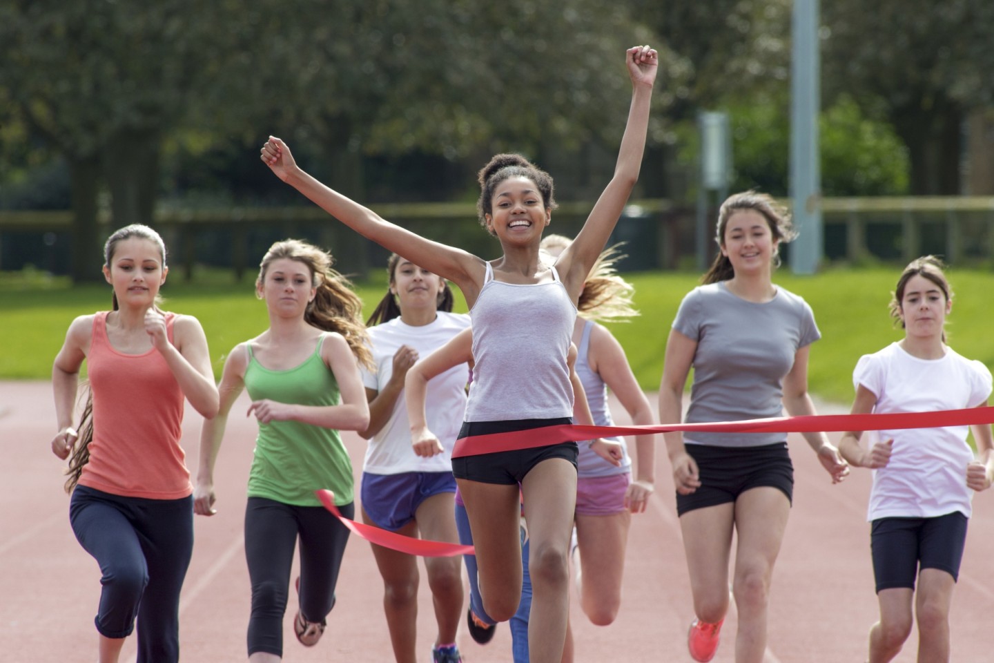 BU1: Das gemeinsame Training und das Anfeuern wecken bei den Kindern und Jugendlichen Spaß und ein unvergessliches Teamgefühl. Gemeinsam Laufen ist gesund, steigert die körperliche Fitness und fördert