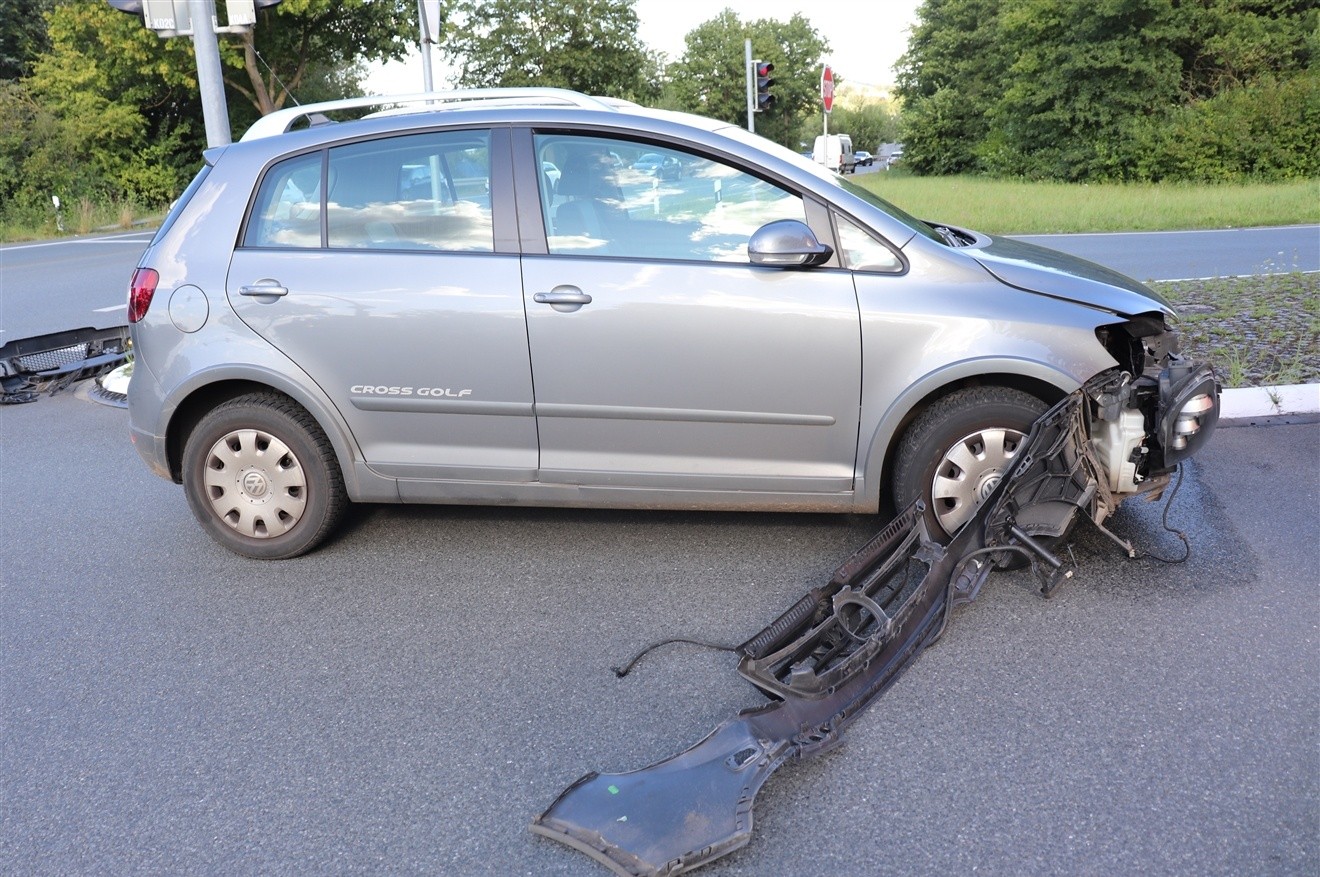 Bildunterschrift: Beide Fahrzeuge waren nicht mehr fahrbereit