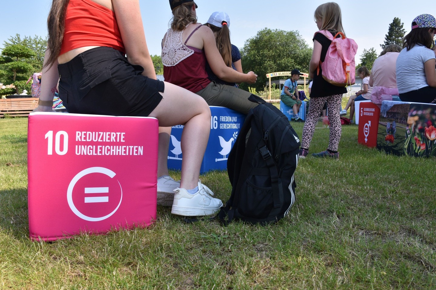 Draußen in der Natur lernen: Das Bunte Klassenzimmer in Höxter soll auch in 2024 ein Ziel für Klassen- und Kita-Ausflüge sein. Deswegen werden Kursleiter und - leiterinnen gesucht. Foto: LGS Höxter