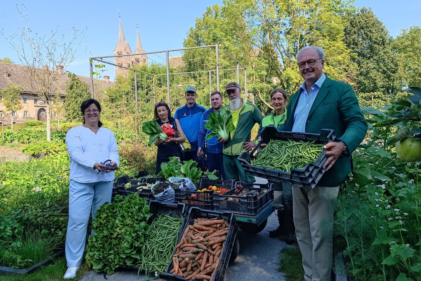 Ernte aus dem Remtergarten geht an „Höxter Tisch e.V.“