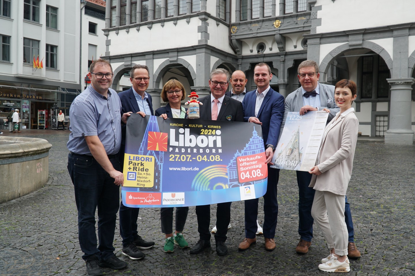 Freuen sich auf ein großartiges Liborifest (v. l.): Marktmeister Matthias Amediek, Stadtmarketing-Chef Jens Reinhardt, Brunhilde Konersmann, stv. Vorsitzende Ausschuss für Märkte und Feuerwehr, Bürger