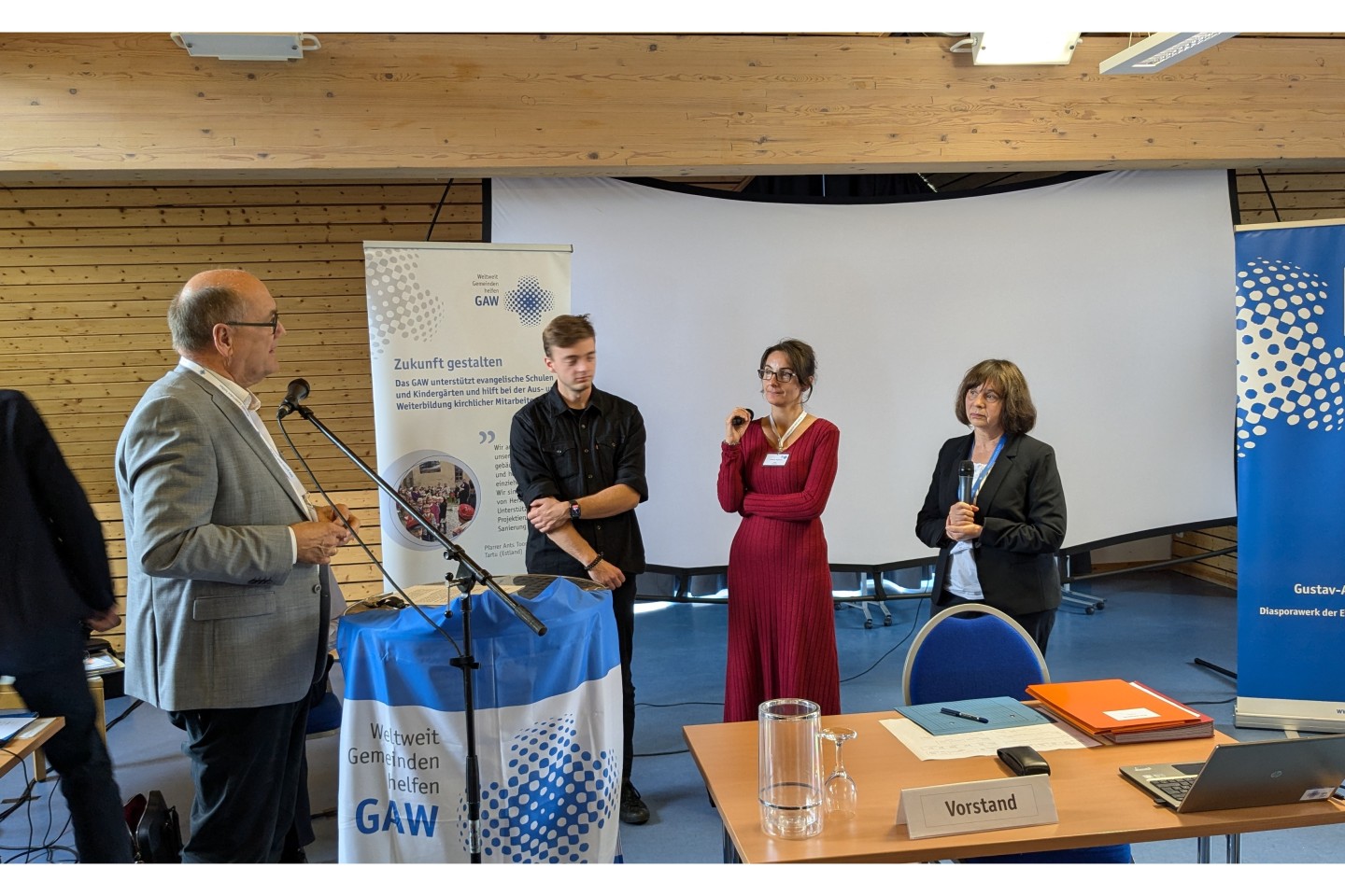        V.ln.r. Martin Dutzman, Präsident des GAW, Andrej Lacko und Magdalena Lackova, Wanda Falk, Generaldirektorin der Diakonie in Polen