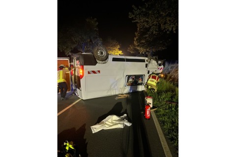 POL-PB: Transporterfahrer schwerverletzt