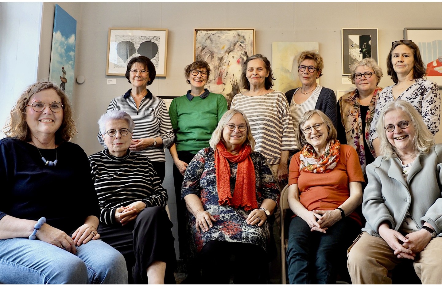 (unten, von links nach rechts) Uschi Bracker, Viola Richter-Jürgens, Karin Fischer „Nirak“, Marlies Jung, Christine Halm. Oben, von links nach rechts: Anne Mittag, Barbara Schneider, Leonore Francken
