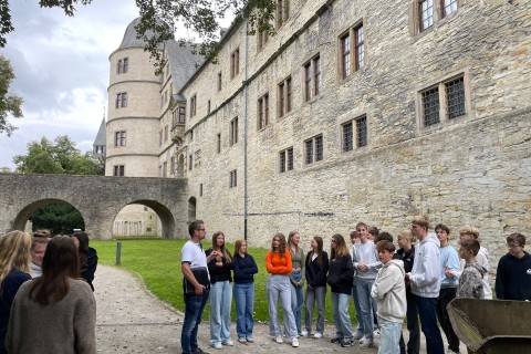 „Wehret den Anfängen!“ – St. Xaver besucht Wewelsburg