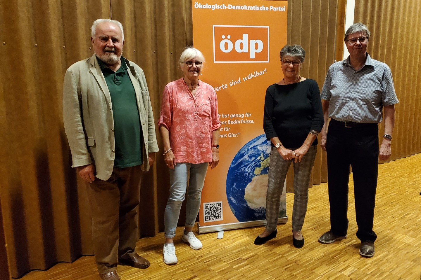 Foto: Dr. Reinhard Erös (v.l.) Kinderhilfe Afghanistan,  Petra Flemming-Schmidt (ÖDP), Annette Erös, Ehefrau und Martin Blumenthal (ÖDP).